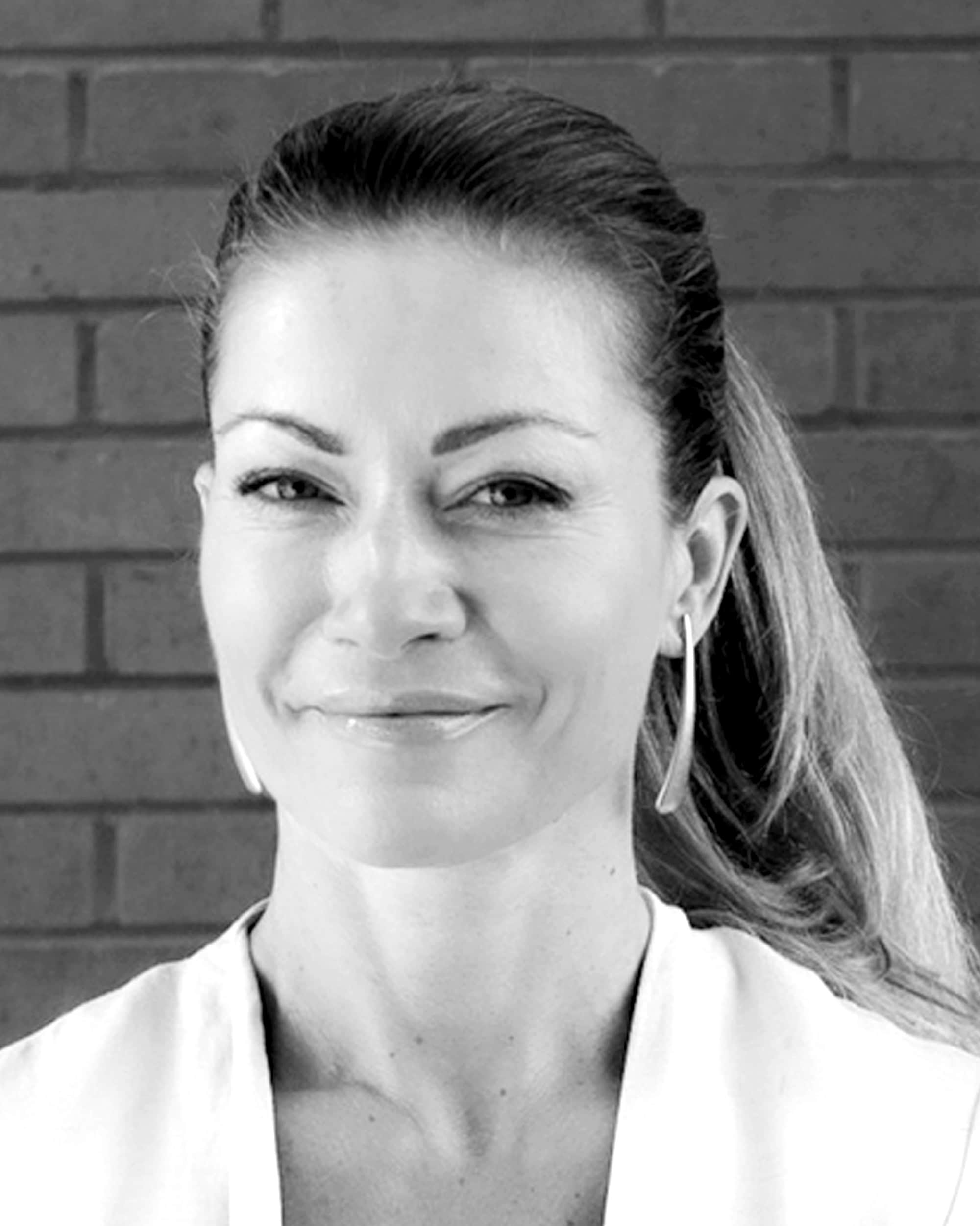 Linsay_Duncan_Greyscale